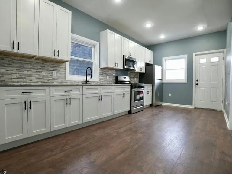 390 Lincoln Ave #2 — Photo 1