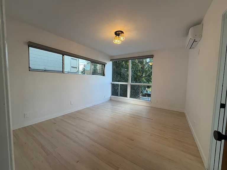 1926 N Vista Del Mar Ave #1 — Photo 5