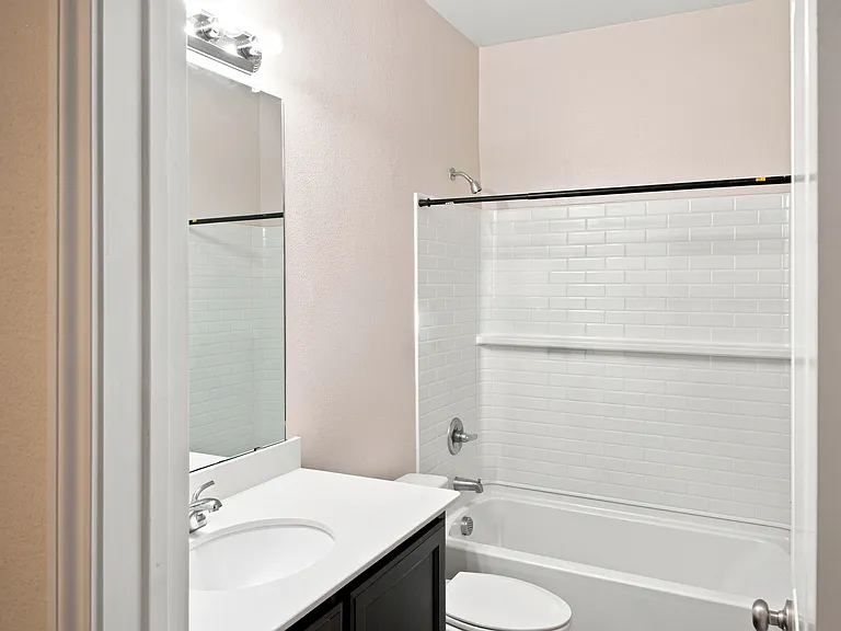 1723 Kenmore Rd — Photo 8