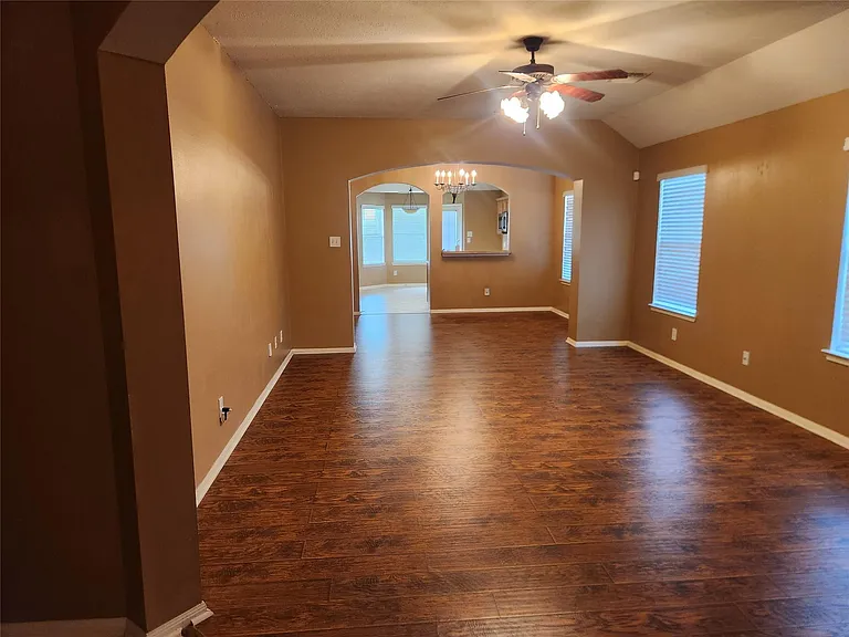 2 Signal Hill Dr — Photo 3