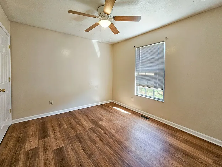 1424 Nolan Ave — Photo 7