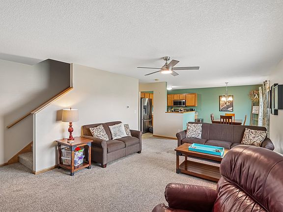 5th image of 890 SE Westgate Dr