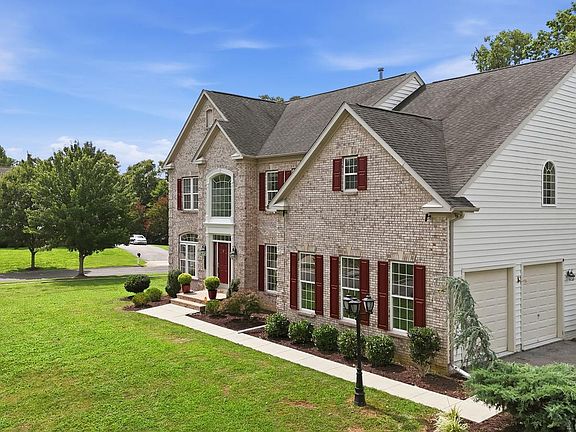 3rd image of 3105 Lowe Ln