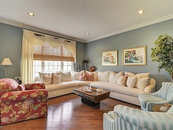 4th image of 74 Oconnor Cir
