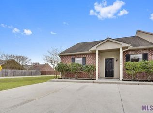 9006 Pecan Tree Dr, Baton Rouge, LA 70810