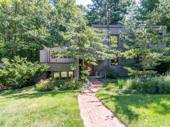 1320 Orkney Dr, Ann Arbor, MI 48103