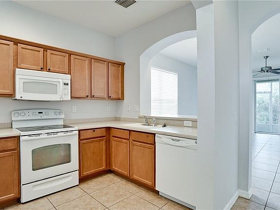 3rd image of 1174 Grantham Dr