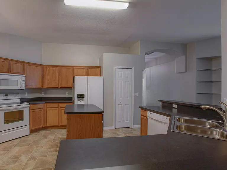 4232 Forest Island Dr — Photo 4