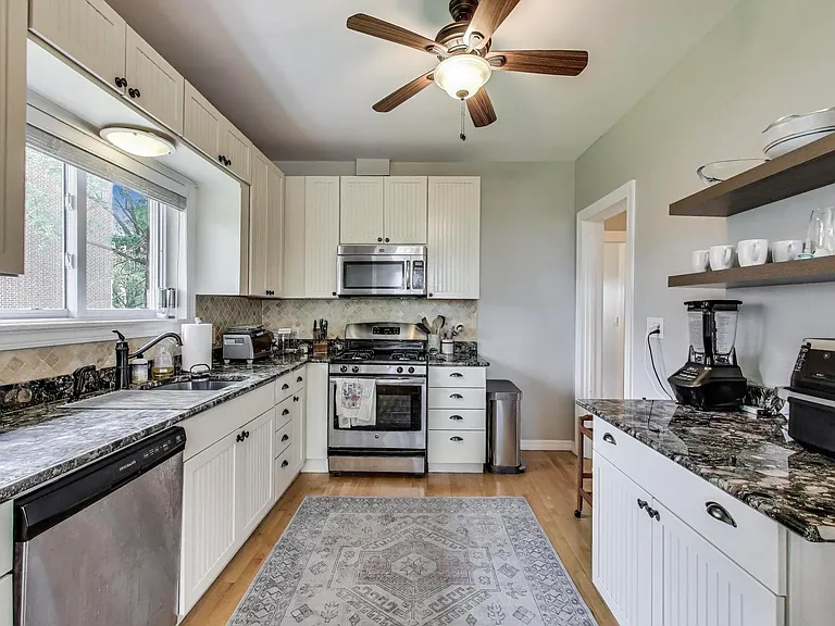 36 E Touhy Ave — Photo 8