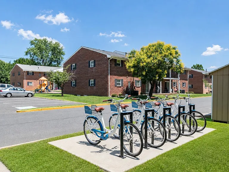 Post and Coach Apartment Homes — Photo 10