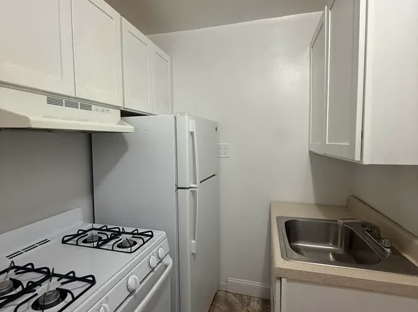 8829 Fort Hamiltn Parkway image 1 of 6
