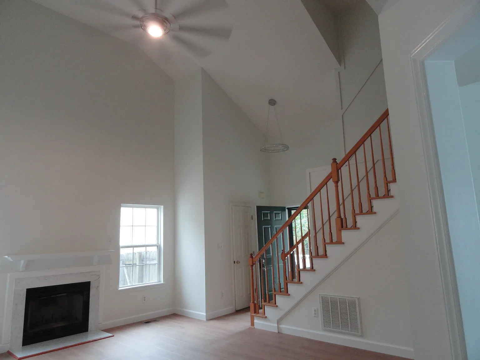 3 bed, 2.5 bath, 1400 sqft, $1,900 — Photo 4