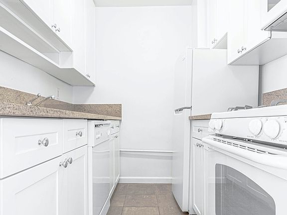3rd image of 10 W 135th St APT 12L