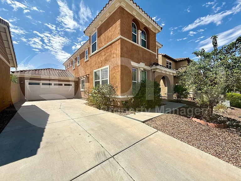 1195 E Gail Dr — Photo 3
