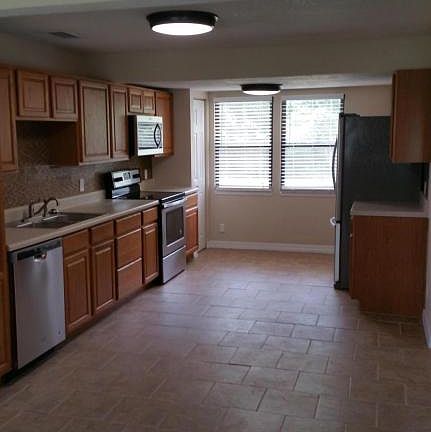 5th image of 2574 Peach Dr