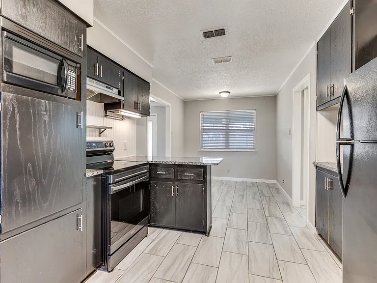7335 Reed Rd — Photo 26