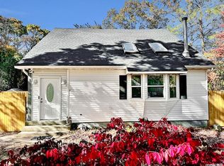 17 Pinewood Dr, Shirley, NY 11967