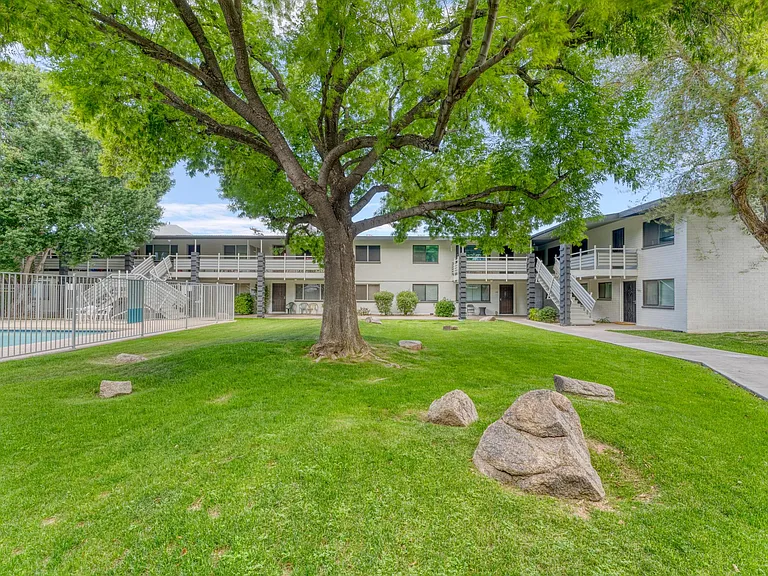 721 E Montebello Ave #203 — Photo 14