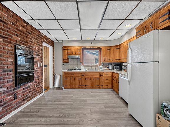2nd image of 130 Rowland Ave