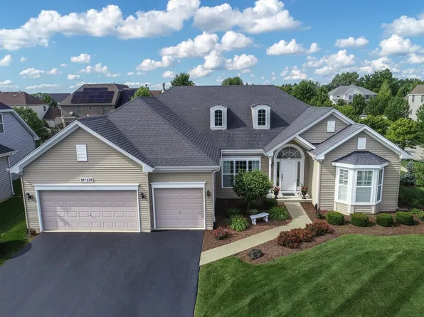 38W532 McQuire Pl, Geneva, IL 60134