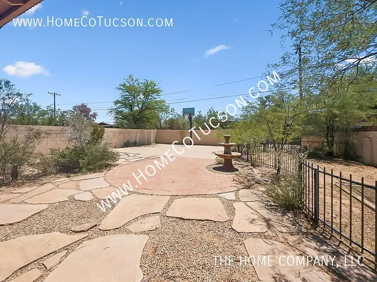 1610 E Water St — Photo 21