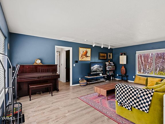 4th image of 302 Sherlyn Dr