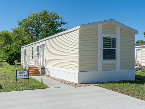 295 Kingsway Dr, North Mankato, MN 56003