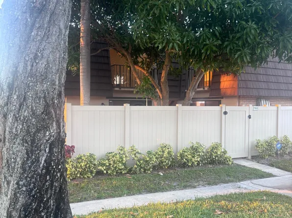 7002 70th Way #7002, West Palm Beach, FL 33407