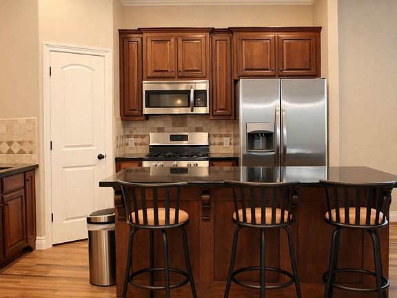 5th image of 3850 Central Pointe Dr