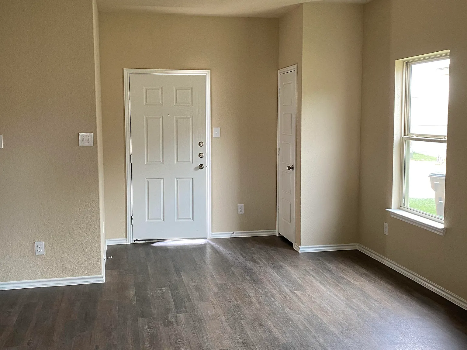 4 bed, 2.5 bath, 1706 sqft, $1,775 — Photo 2