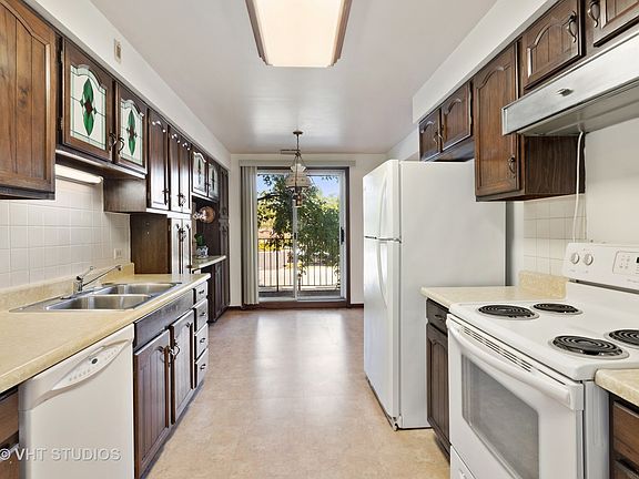 3rd image of 5935 Lincoln Ave Unit 202