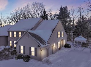 2073 Rolling Meadow Dr, Macungie, PA 18062