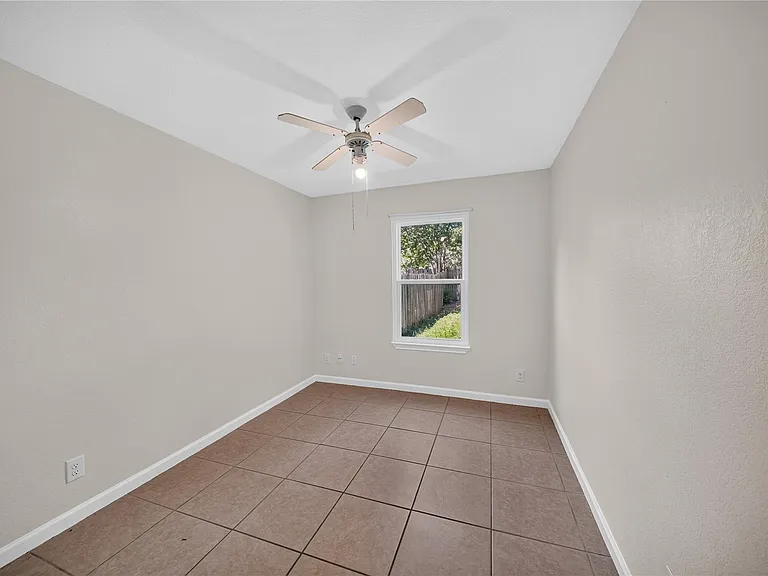 339 Fantail Loop #B — Photo 20