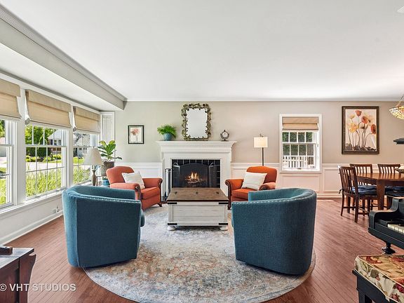 4th image of 35 Williamsburg Ln