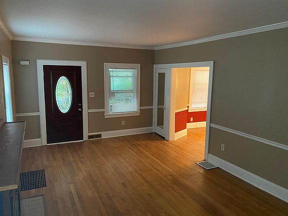 3rd image of 2555 Whitelaw St