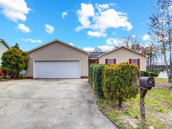 602 Helms Dr, Lowell, NC 28098