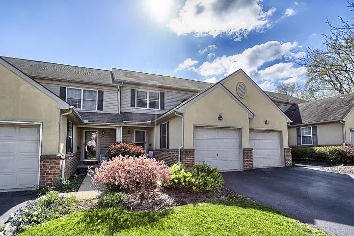 1537 Queen Ln photo 1
