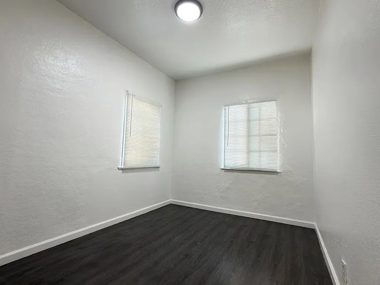 1045 Saint Louis Ave — Photo 15