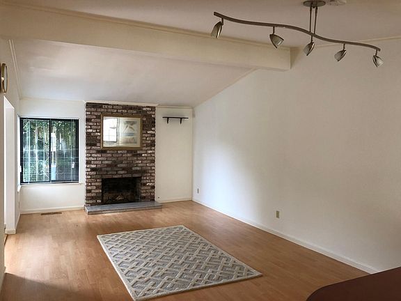4th image of 3861 Crofton Way
