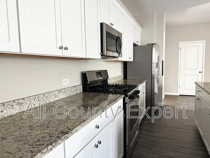 4 bed, 3.0 bath, 2391 sqft, $2,095 — Photo 3