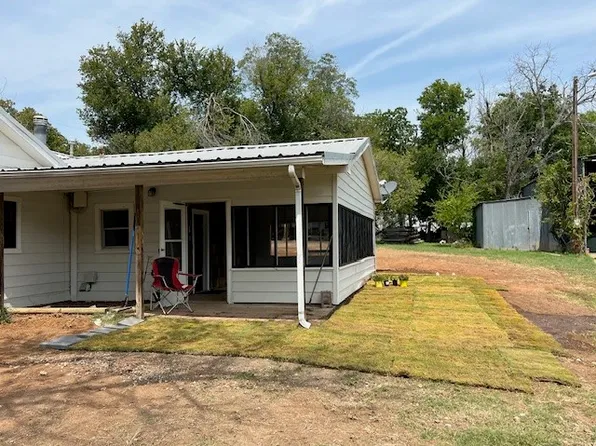 901 E 3rd St, Weatherford, TX 76086