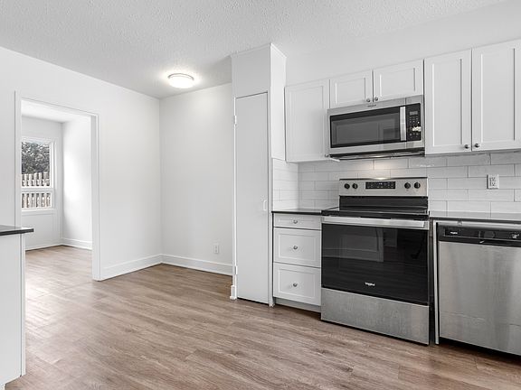 2nd image of 5 Weeping Willow Ln #1004706