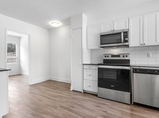 5 Weeping Willow Ln, Ottawa, ON K2K 1E3