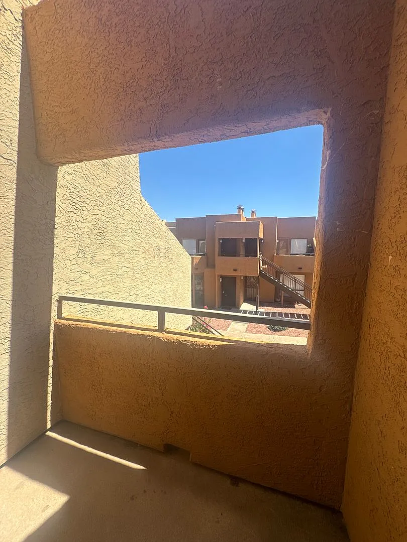 2 Bedroom Unit In Cactus Flats In Glendale — Photo 2