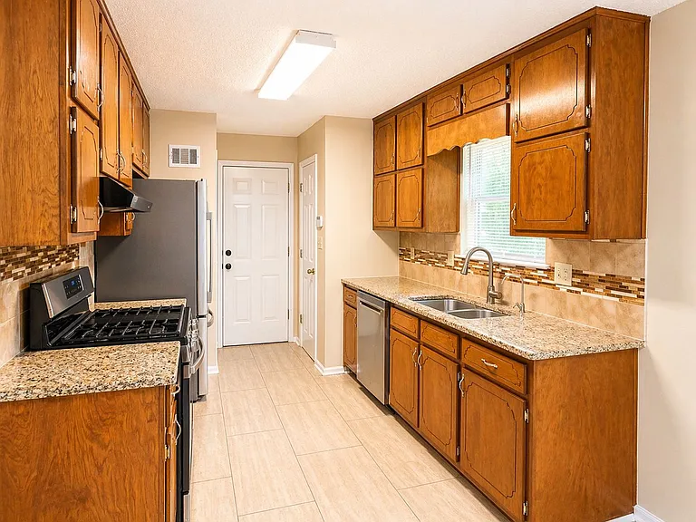 217 Briarpatch Ct — Photo 8