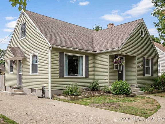 3rd image of 924 Cricklewood St SW