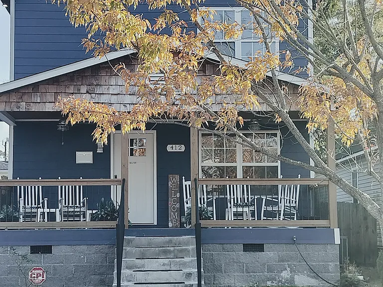 412 Swann St — Photo 1
