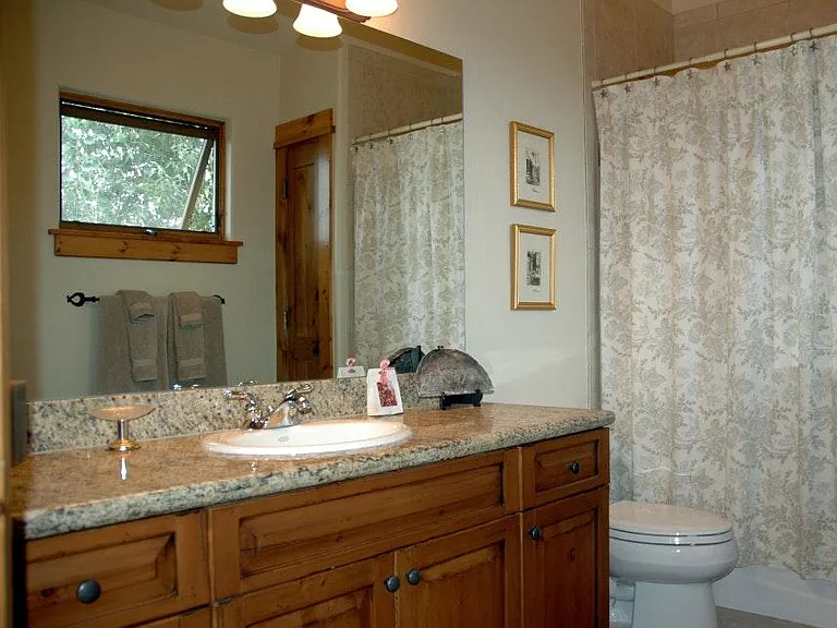 Guest Room bath