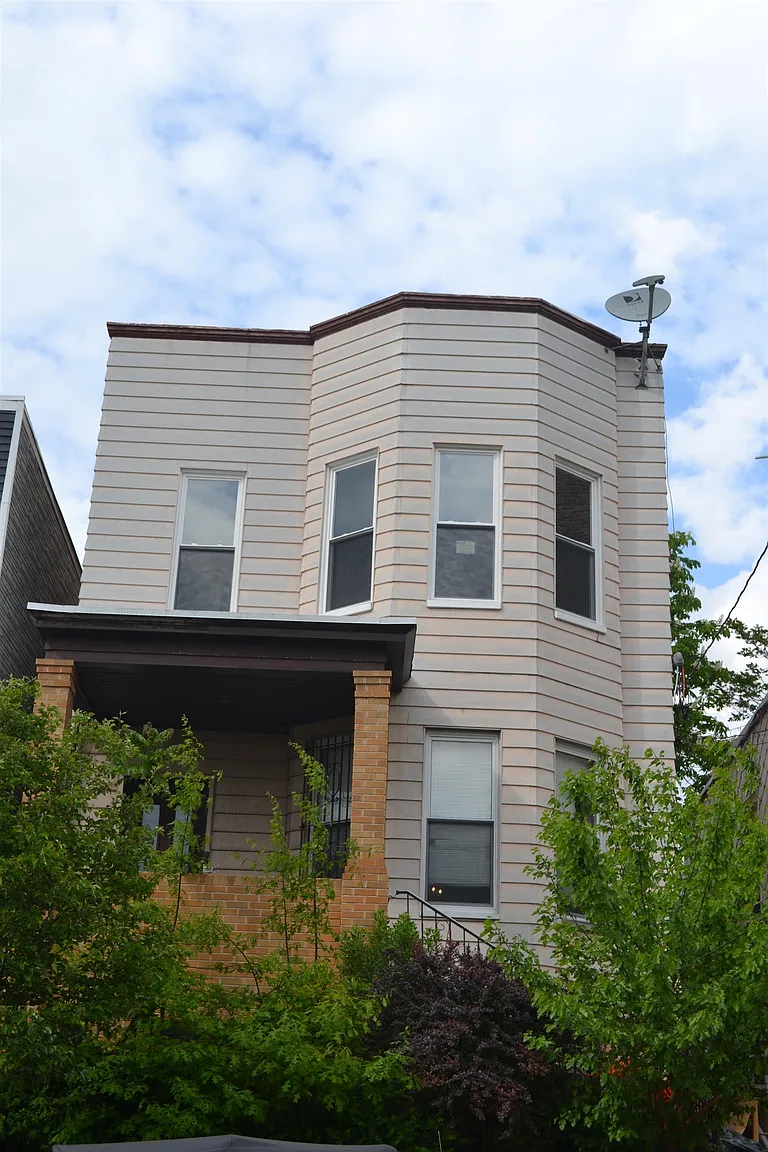 716 10th St photo 1