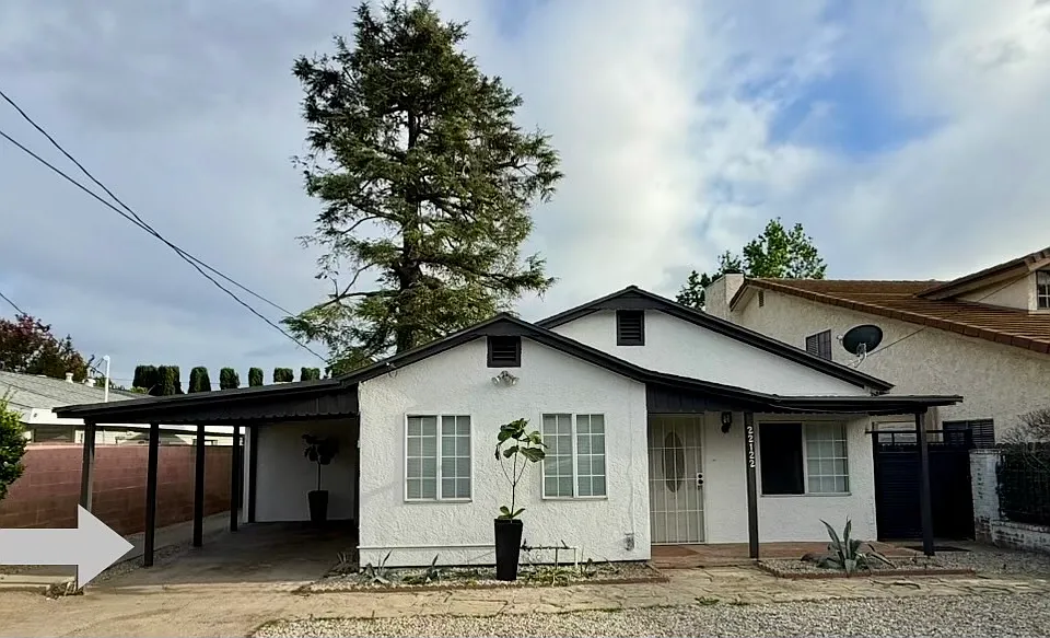 22122 Saticoy St